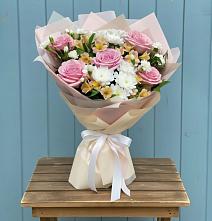 Букет цветов из:  Гвоздики, Орхидеи и Розы в Красногвардейском Ставропольского края