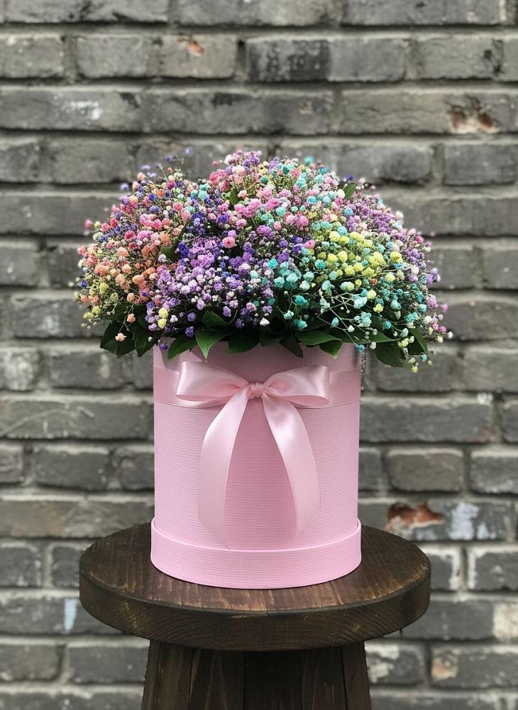 Цветочная композиция из Гипсофила и Розы в шляпной коробке в Красногвардейском Ставропольского края