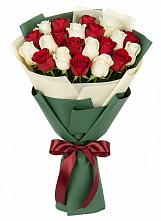 Букет Микс из красных и белых роз в Красногвардейском Ставропольского края