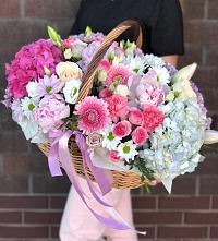 Цветочная композиция из Розы, Хризантемы, Пионы и Лизиантусы в корзине #REPLACE_PRED# Красногвардейском Ставропольского края