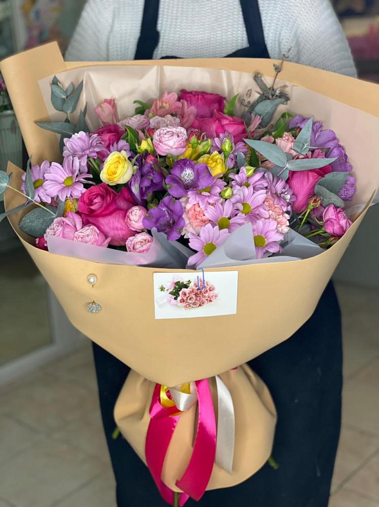 Букет цветов из: Хризантемы, Гвоздики и Альстромерии в Красногвардейском Ставропольского края