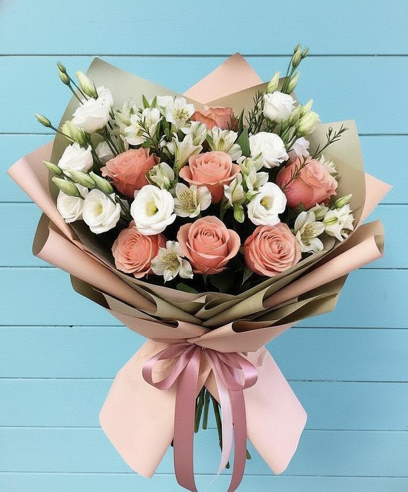 Букет цветов из: Розы, Альстромерии и Лизиантусы в Красногвардейском Ставропольского края