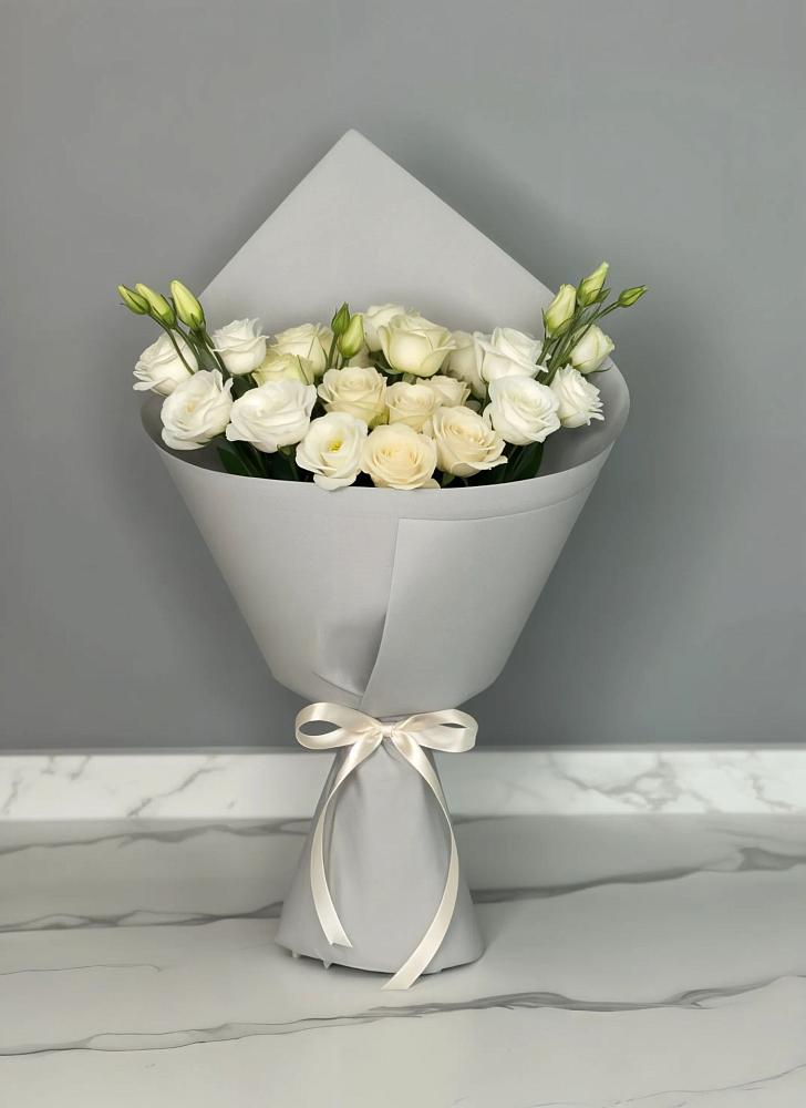 Букет цветов из: Розы и Лизиантусы в Красногвардейском Ставропольского края