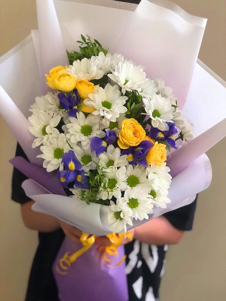 Букет цветов из: Ирисы, Хризантемы и Розы в Красногвардейском Ставропольского края