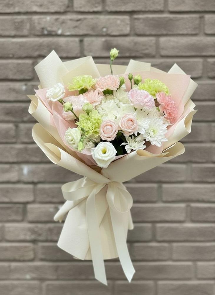 Букет цветов из: Гвоздики, Розы, Лизиантусы и Хризантемы в Красногвардейском Ставропольского края