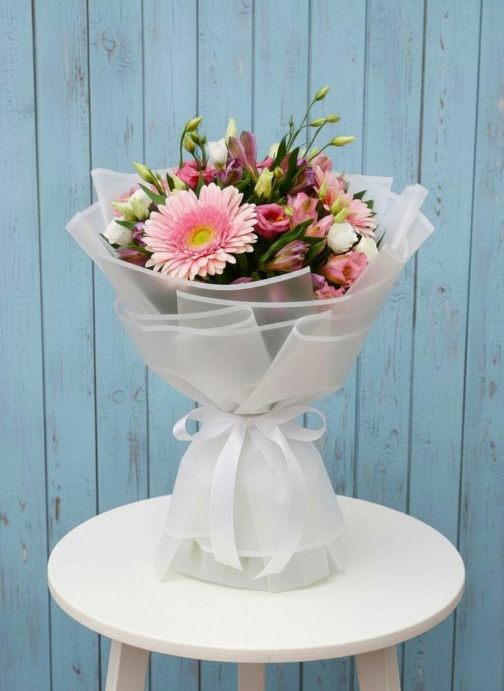 Букет цветов из: Герберы, Альстромерии и Лизиантусы в Красногвардейском Ставропольского края