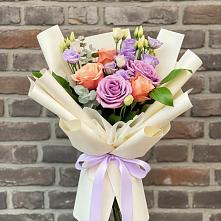 Букет цветов из:  Лизиантусы и Розы в Красногвардейском Ставропольского края