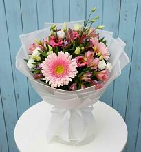 Букет цветов из:  Герберы, Альстромерии и Лизиантусы в Красногвардейском Ставропольского края