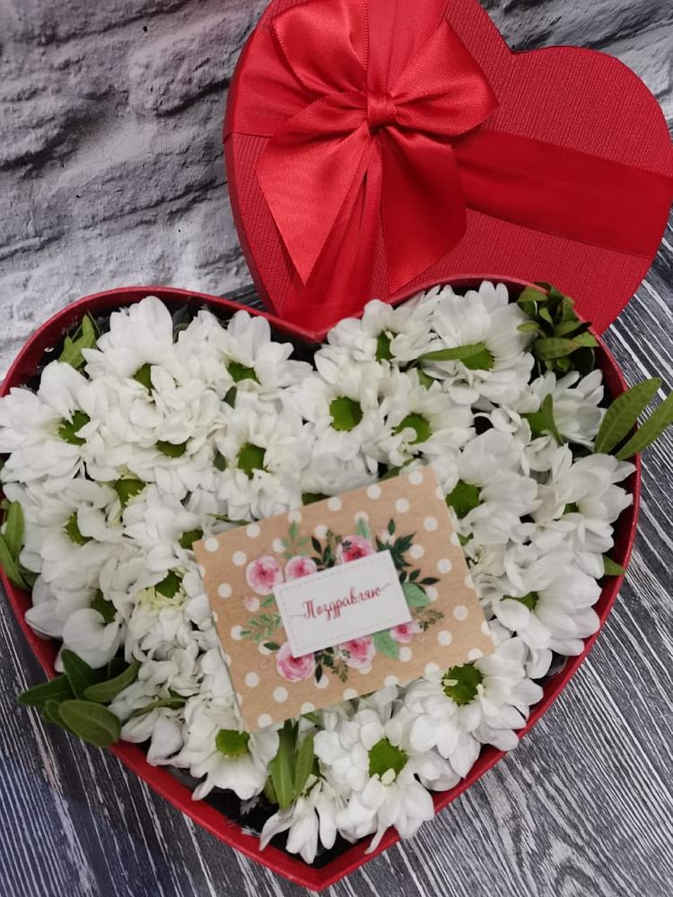 Цветочная композиция из Хризантемы в виде сердца в Красногвардейском Ставропольского края