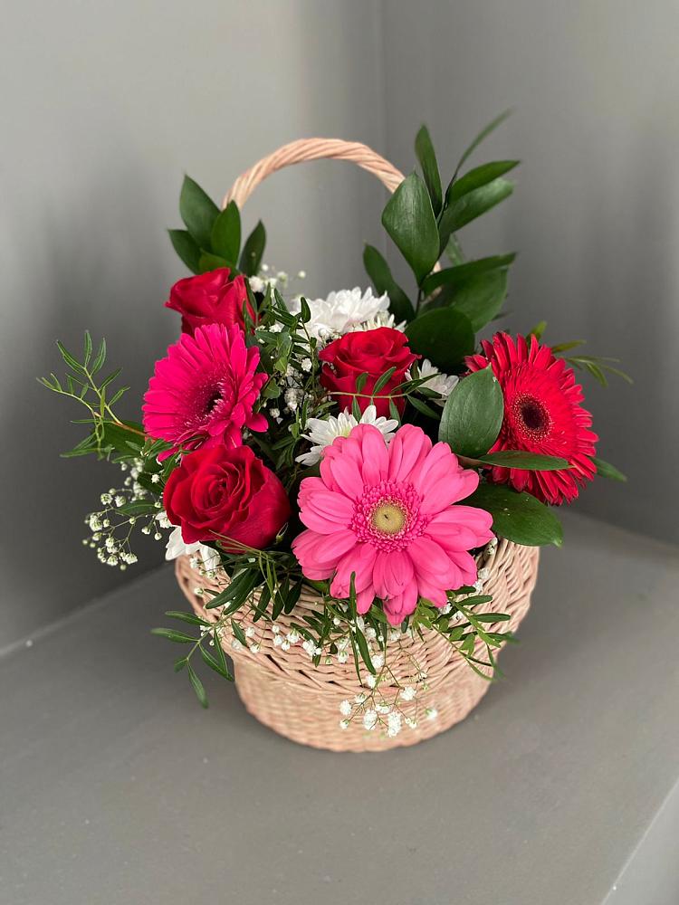 Цветочная композиция из Розы, Хризантемы и Герберы в корзине в Красногвардейском Ставропольского края