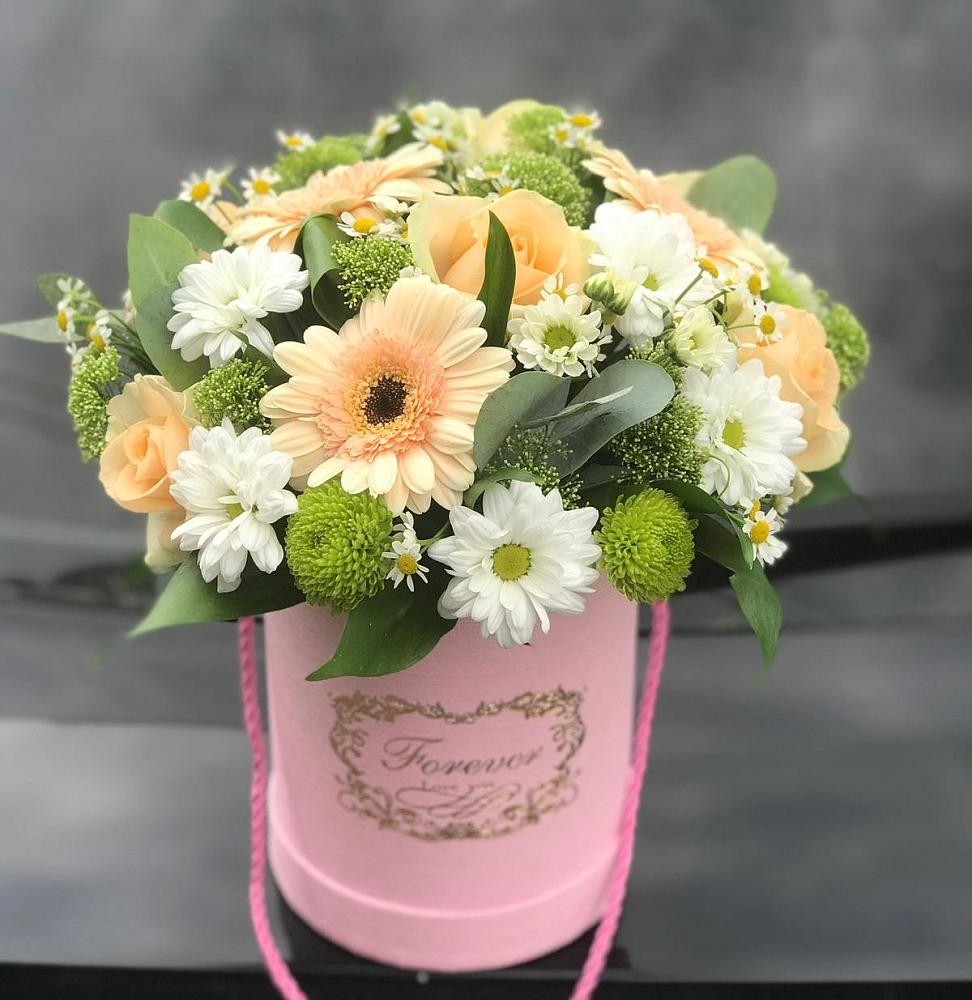 Цветочная композиция из Розы, Герберы и Хризантемы в шляпной коробке в Красногвардейском Ставропольского края