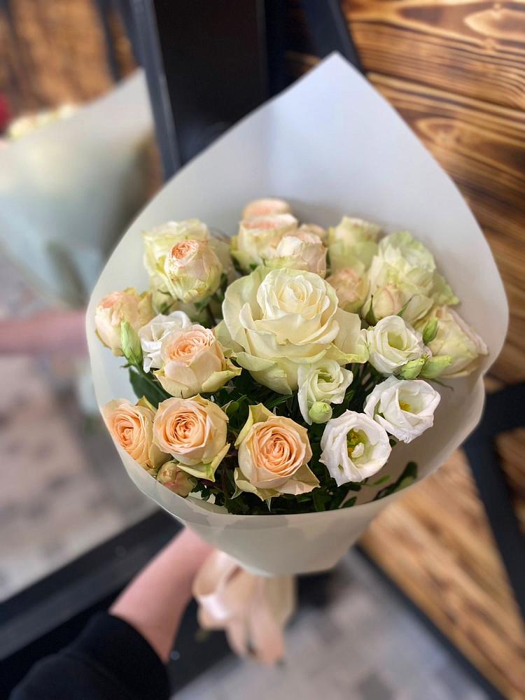 Букет цветов из: Розы и Лизиантусы в Красногвардейском Ставропольского края